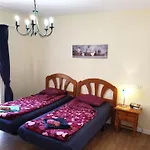 Mit Beheiztem Gemeinsamem Pool By Interhome דירה *
