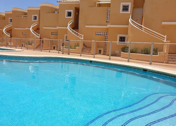 شقة Mit Beheiztem Gemeinsamem Pool By Interhome أذيخي